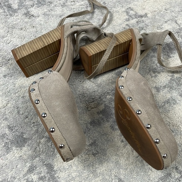 Seychelles Drift Taupe Suede Leather Lace up Heels Studded Sz 8.5 - Picture 15 of 16